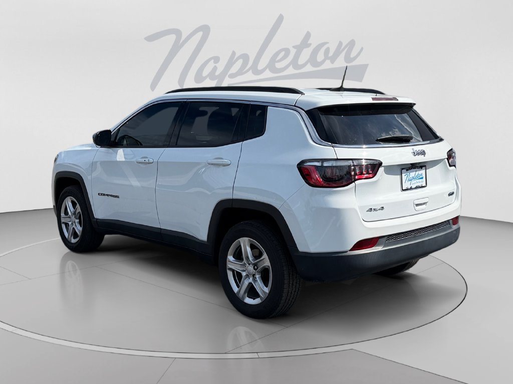 Used 2024 Jeep Compass Latitude AWD/4WD image 3