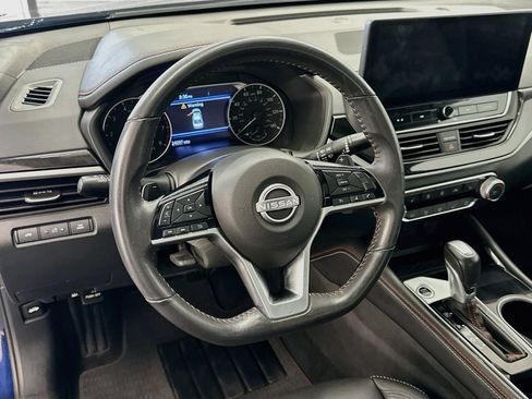 Used 2024 Nissan Altima 2.5 SR w/ SR Premium Package FWD image 18