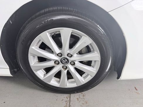 Used 2019 Toyota Camry LE FWD image 3