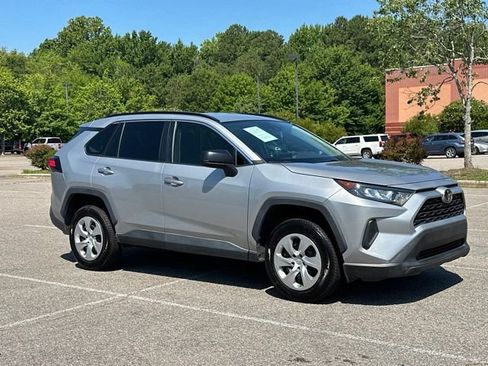 Used 2021 Toyota RAV4 LE FWD image 7