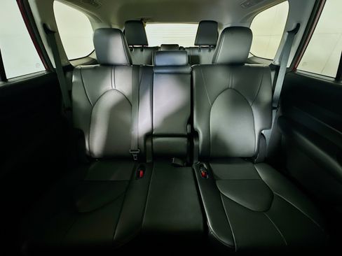 Certified 2024 Toyota Grand Highlander XLE FWD image 30