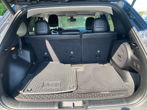 Used 2019 Jeep Cherokee Limited AWD/4WD image 32
