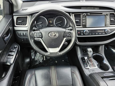 Used 2019 Toyota Highlander SE image 27