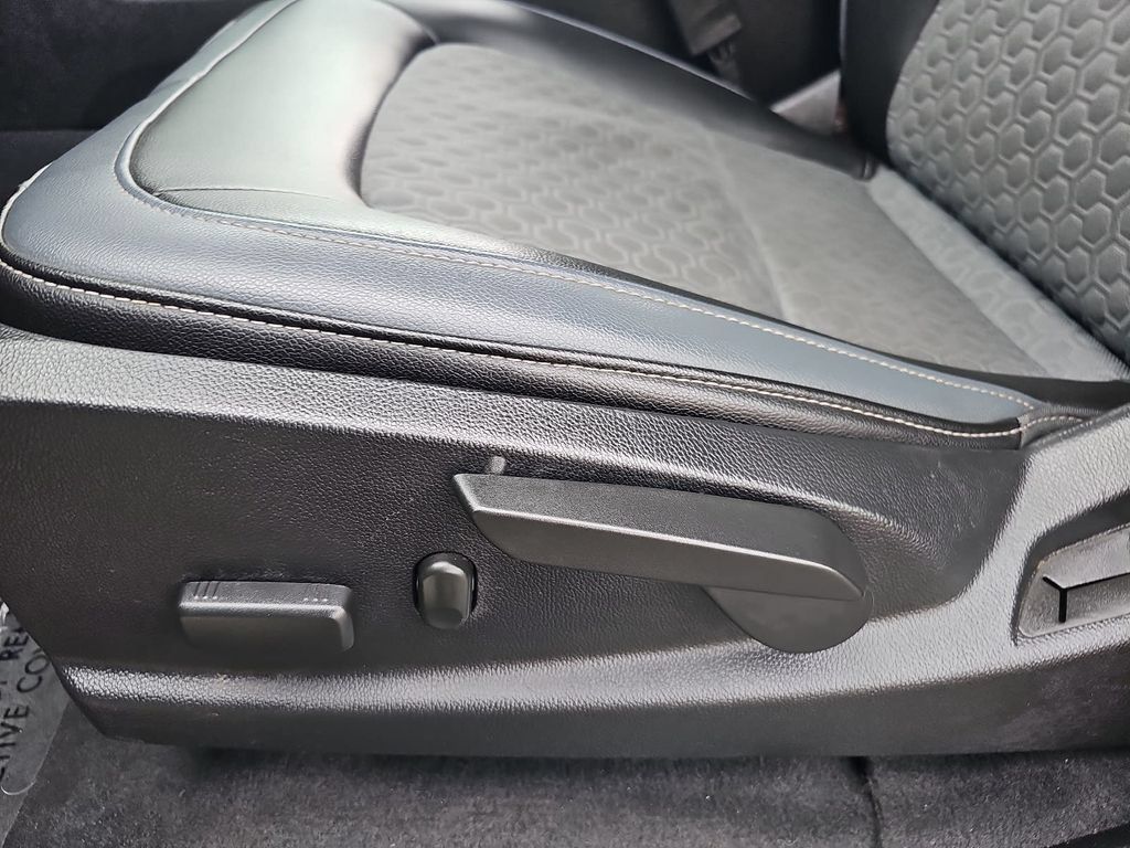 Used 2019 Chevrolet Colorado Z71 AWD/4WD image 28