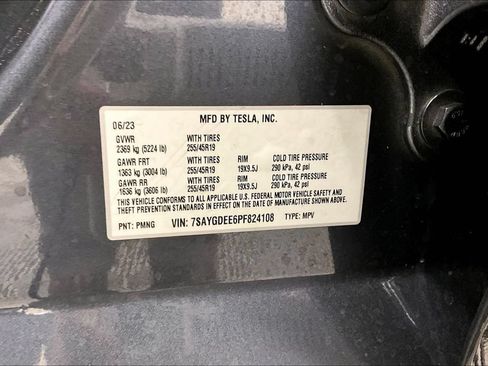 Used 2023 Tesla Model Y Long Range AWD/4WD image 32