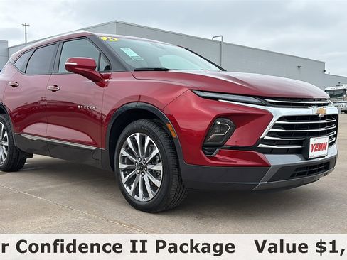 Used 2025 Chevrolet Blazer Premier w/ Driver Confidence II Package image 2