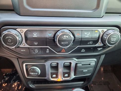 Used 2023 Jeep Wrangler Sport AWD/4WD image 39