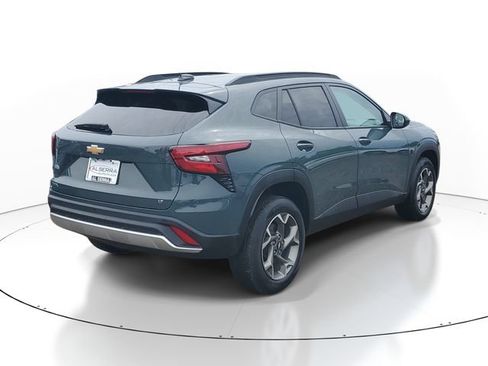 Used 2025 Chevrolet Trax LT w/ Driver Confidence Package FWD image 4