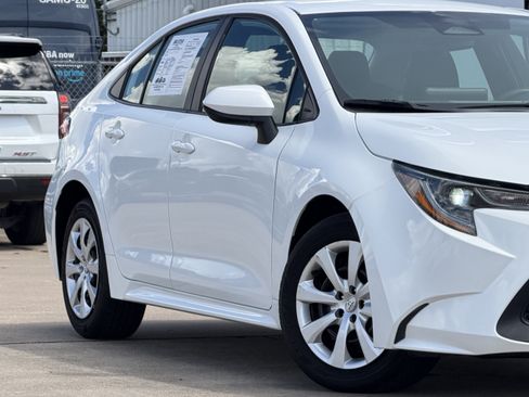 Used 2025 Toyota Corolla LE FWD image 12