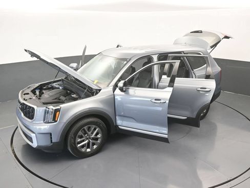 Used 2024 Kia Telluride LX FWD image 54