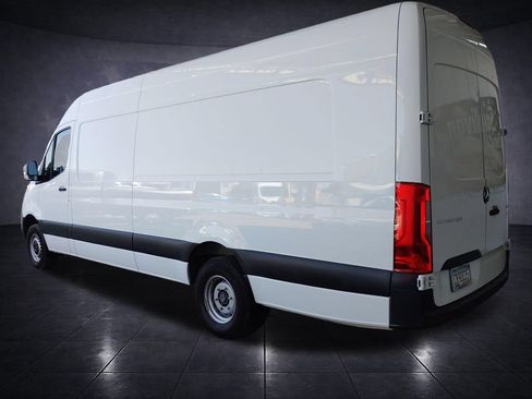 Used 2023 Mercedes-Benz Sprinter 3500 image 3