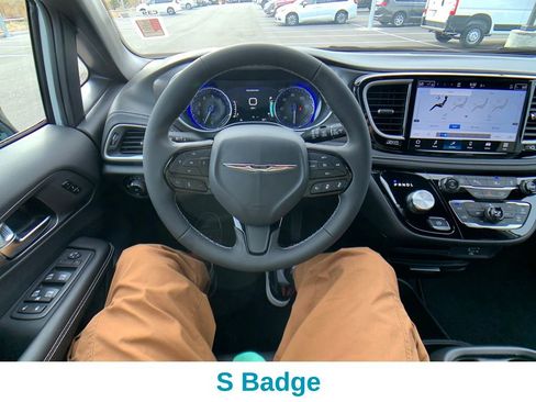 New 2026 Chrysler Pacifica Select image 14