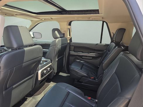 Used 2022 Ford Expedition XLT AWD/4WD image 18