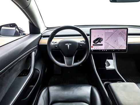 Used 2019 Tesla Model 3 Standard Range Plus image 5