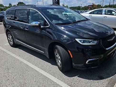 Used 2022 Chrysler Pacifica Limited w/ Uconnect Theater Family Group AWD/4WD image 3
