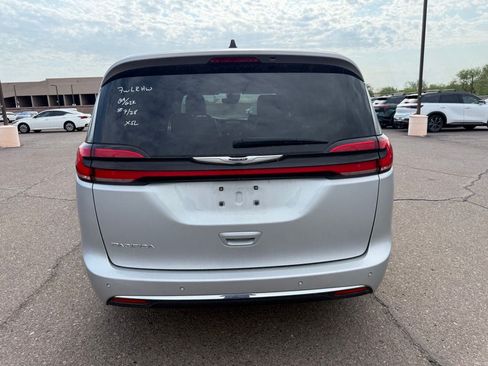 Used 2024 Chrysler Pacifica Touring-L FWD image 6