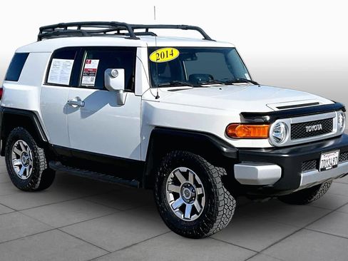 Used 2014 Toyota FJ Cruiser 4WD w/ Upgrade Package image 2