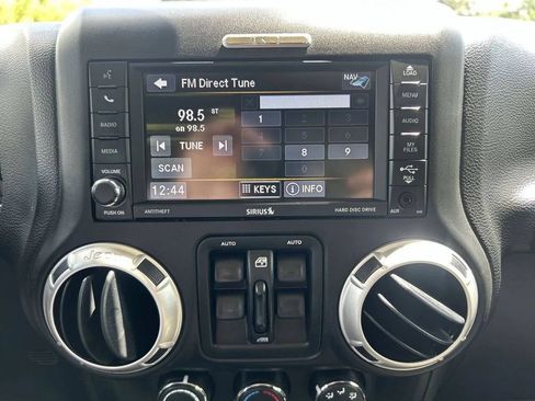 Used 2017 Jeep Wrangler Unlimited Sahara w/ Dual Top Group AWD/4WD image 17