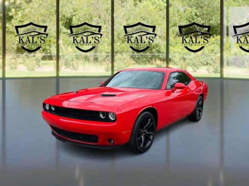 Used 2018 Dodge Challenger SXT w/ Blacktop Package RWD image 1