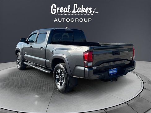 Used 2018 Toyota Tacoma TRD Sport image 3