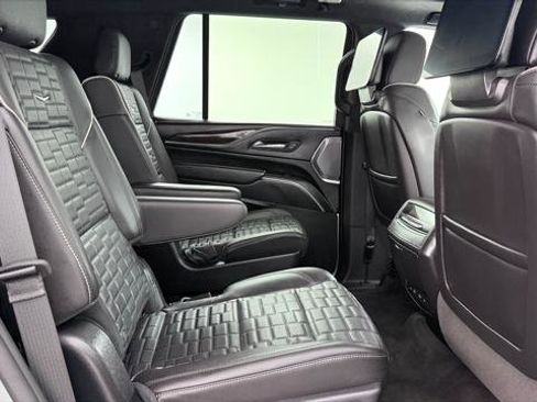 Used 2023 Cadillac Escalade Sport Platinum AWD/4WD image 19
