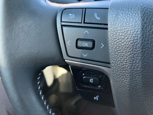 Used 2025 Toyota Camry SE image 15