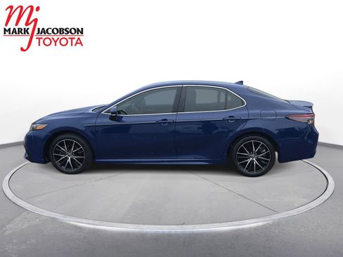 Used 2024 Toyota Camry SE w/ Cold Weather Package FWD image 12