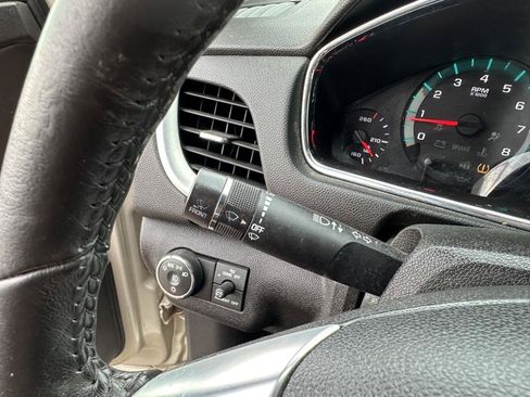 Used 2015 Chevrolet Traverse LT w/ Style and Technology Package FWD image 27