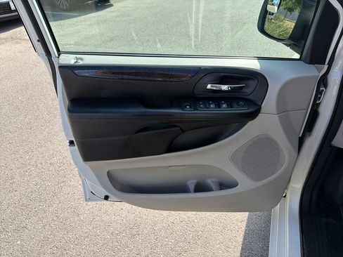 Used 2012 Dodge Grand Caravan SE FWD image 19
