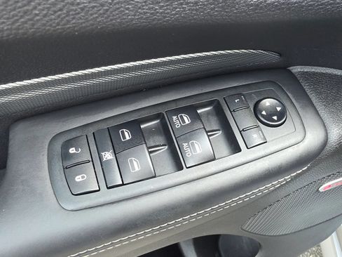 Used 2018 Dodge Durango SRT w/ Technology Group AWD/4WD image 23