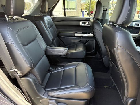Used 2022 Ford Explorer XLT w/ Equipment Group 202A image 21