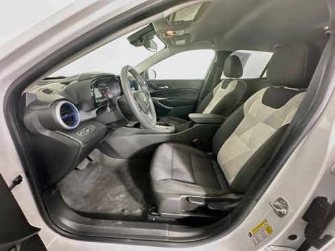 Used 2025 Chevrolet Trax LS FWD image 13