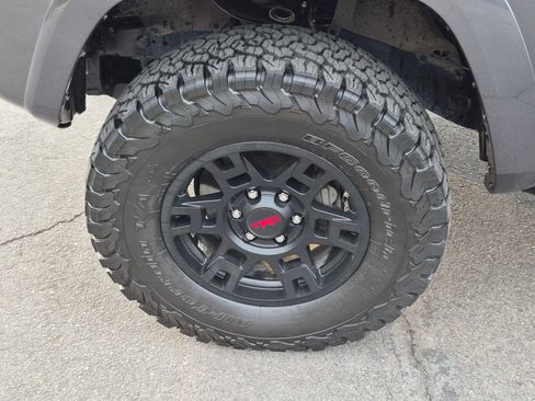 Used 2019 Toyota 4Runner TRD Off-Road Premium AWD/4WD image 13