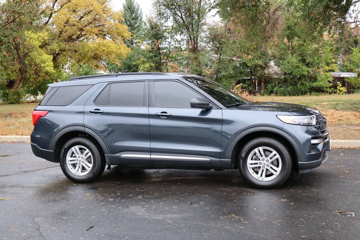 Used 2022 Ford Explorer XLT w/ Equipment Group 202A AWD/4WD image 2