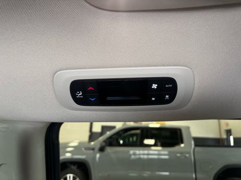 Used 2020 Chrysler Pacifica Touring-L Plus image 12