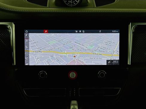 Certified 2024 Porsche Macan AWD/4WD image 15