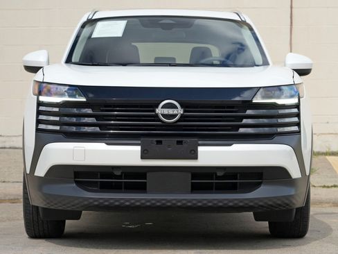 Used 2025 Nissan Kicks SV w/ SV Premium Package FWD image 6