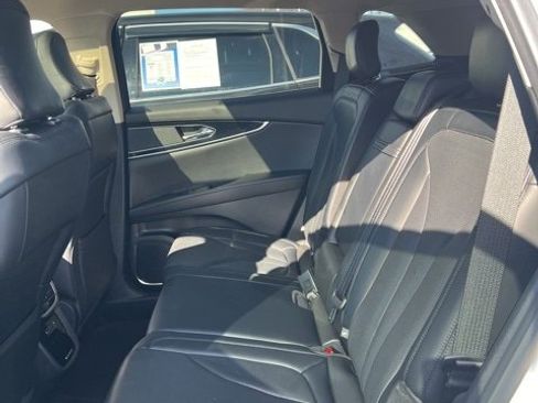 Used 2022 Lincoln Nautilus Reserve image 10