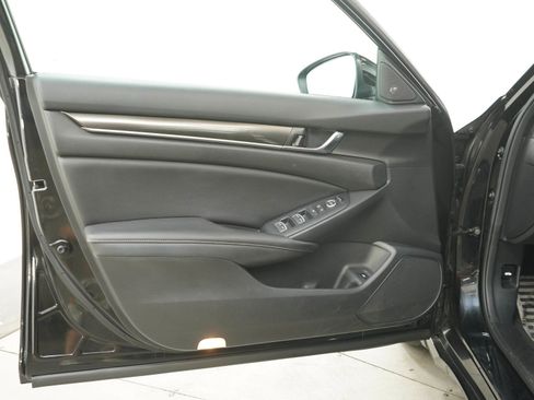 Used 2019 Honda Accord Sport image 17