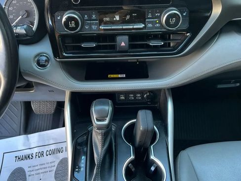 Used 2023 Toyota Highlander XLE FWD image 21