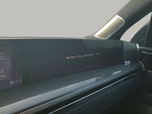 New 2025 Cadillac Escalade IQ Sport 2 image 40