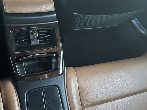 Used 2011 BMW 335i Convertible image 31