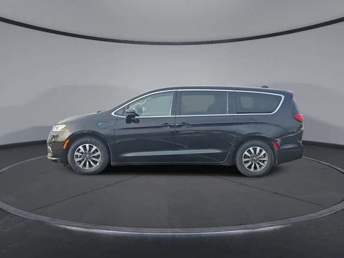 Used 2024 Chrysler Pacifica Select image 5