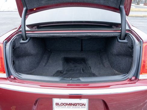 Used 2016 Chrysler 300 Limited image 9