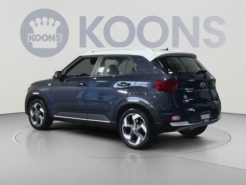 Used 2024 Hyundai Venue Limited FWD image 8