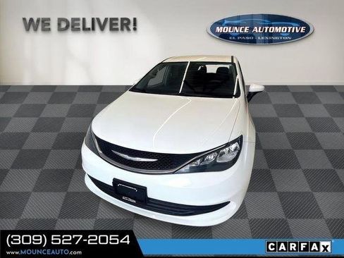 Used 2017 Chrysler Pacifica LX FWD image 4