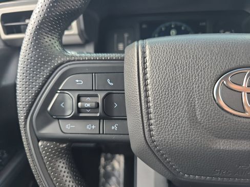 Certified 2025 Toyota Tacoma SR5 AWD/4WD image 21