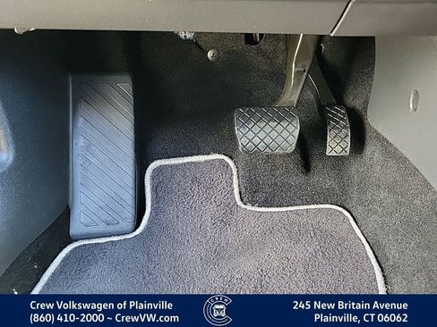 Used 2023 Volkswagen Taos SE w/ Panoramic Sunroof Package image 41