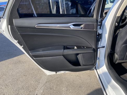 Used 2018 Ford Fusion SE w/ Equipment Group 602A FWD image 20
