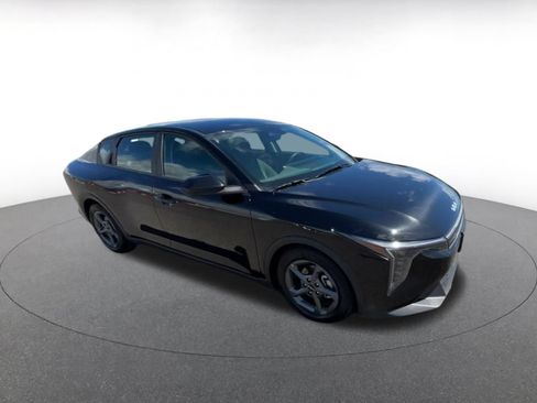 Used 2025 Kia K4 FWD image 2